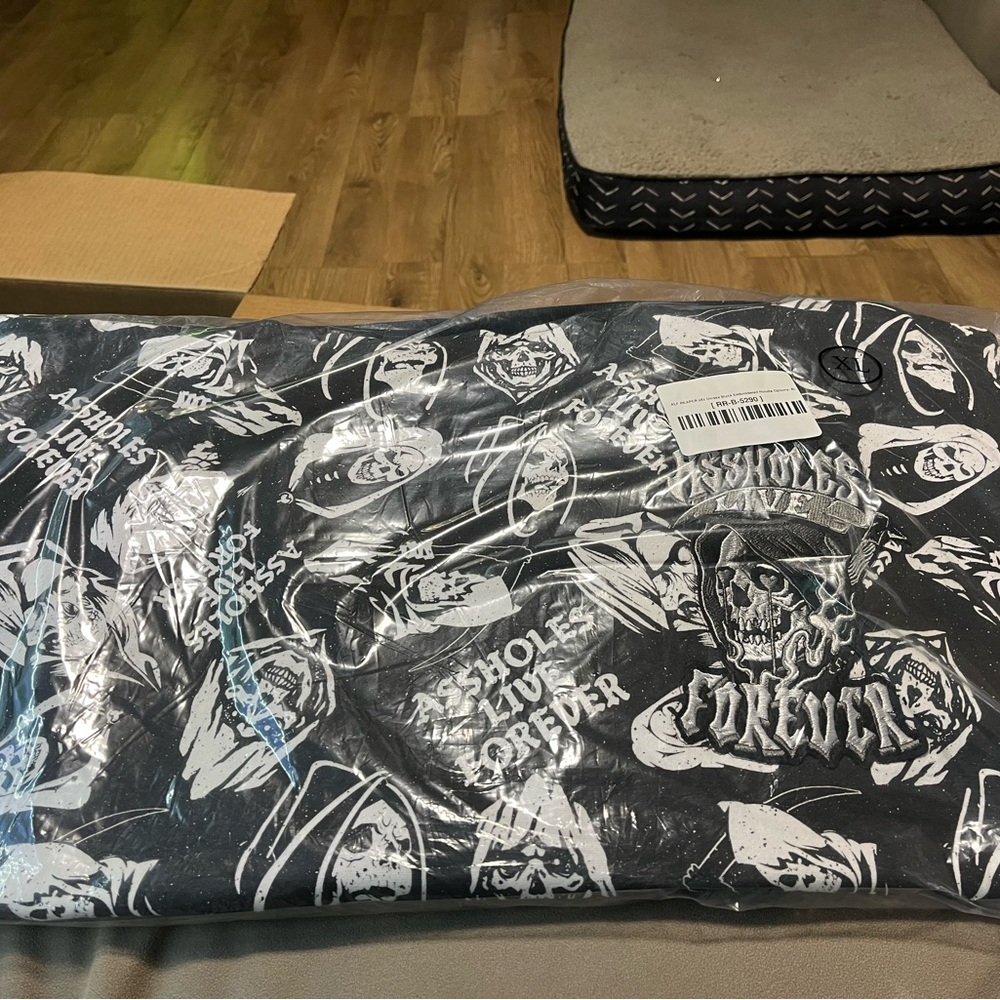 Skulls all over hoodie!!! - Picture 5 of 5